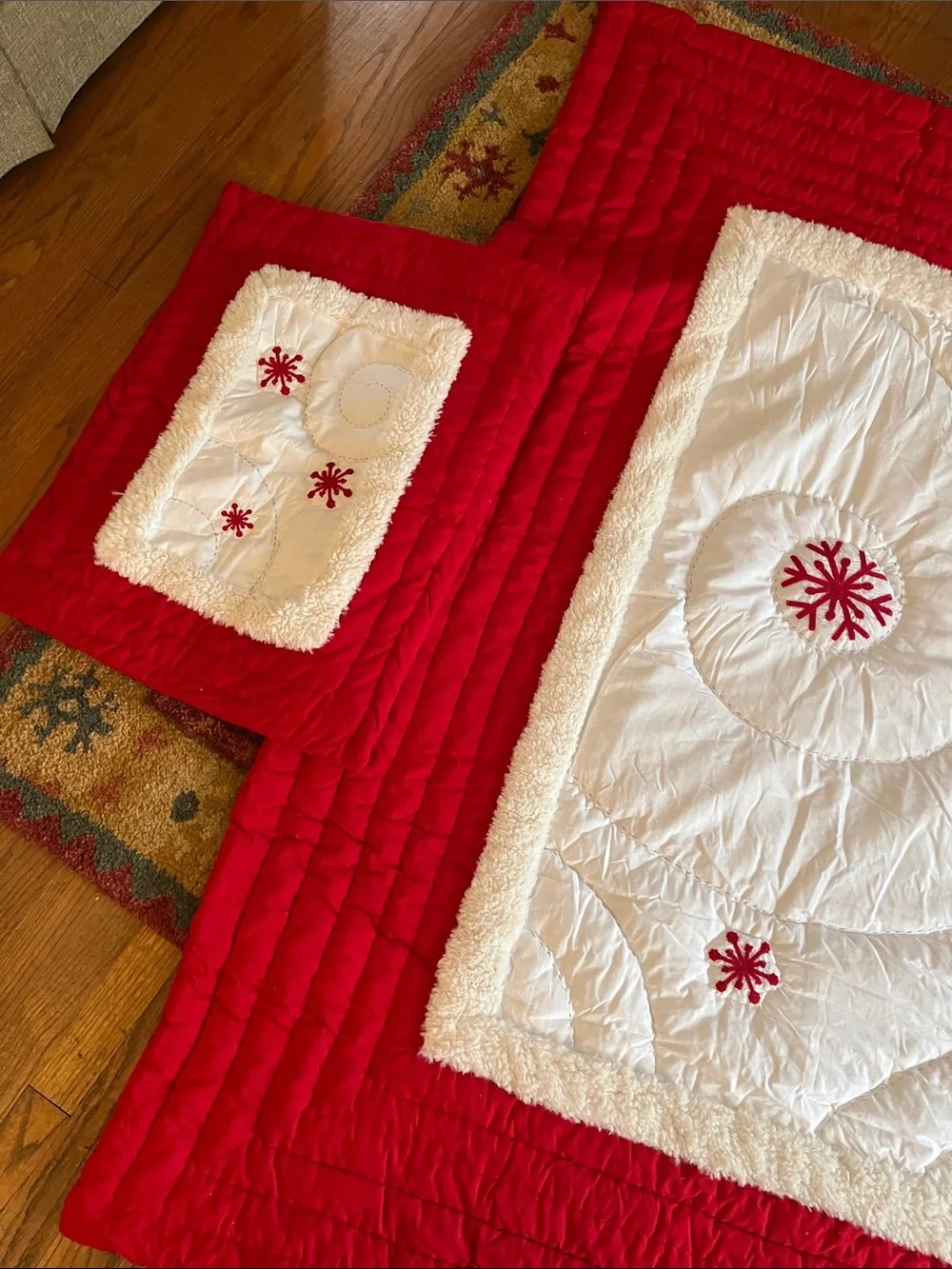 Dr. Seuss Grinch Red and White Holiday Twin Comforter/Sham Cotton EUC! 2 Sets!